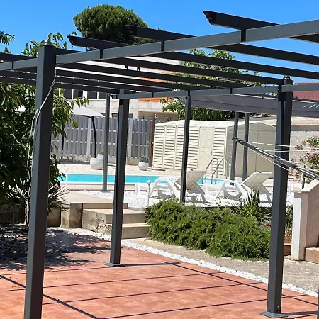 Black Pearl Souterain 5 Personen With Free Ev Ch-station * Fazana