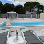公寓 Black Pearl Souterain 5 Personen With Free Ev Ch-station 法扎纳