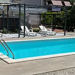 Black Pearl Souterain 5 Personen With Free Ev Ch-station 法扎纳
