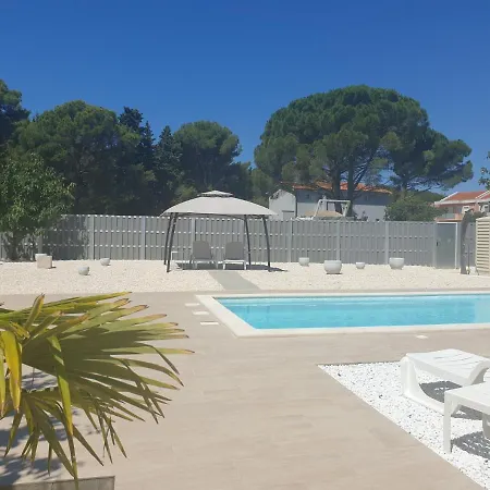 Appartamento Black Pearl Souterain 5 Personen With Free Ev Ch-station Fažana