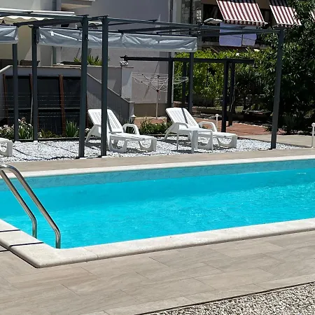 Black Pearl Souterain 5 Personen With Free Ev Ch-station Fažana